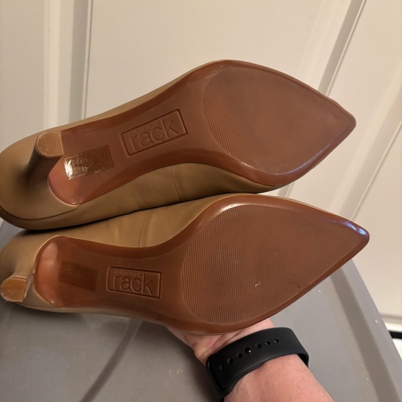 Nordstrom Rack Classic Tan Heels - Picture 4 of 9